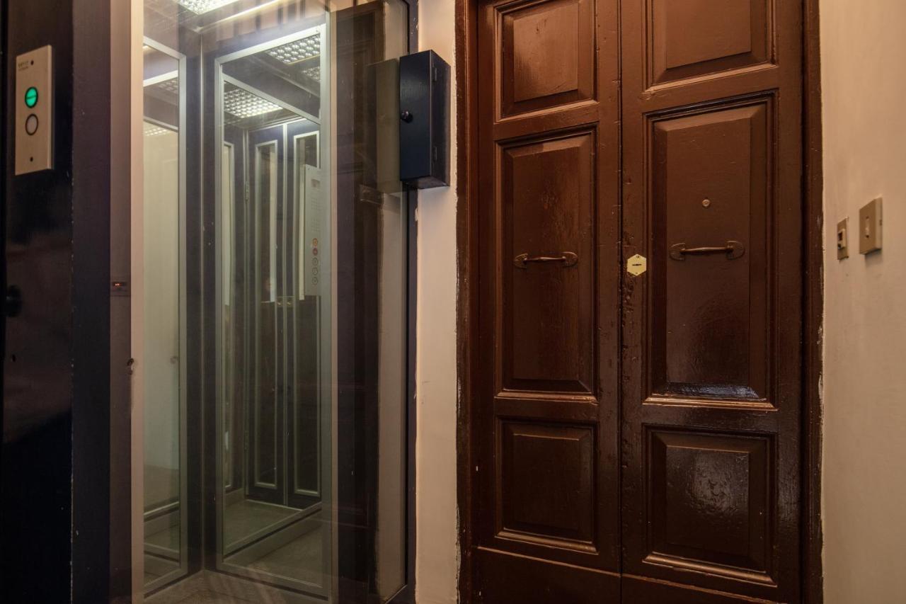 Colosseo Miracle Suite Rome Bagian luar foto